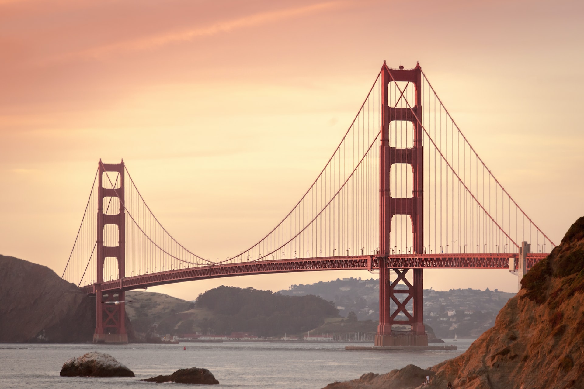 Where is the Golden Gate Bridge located?