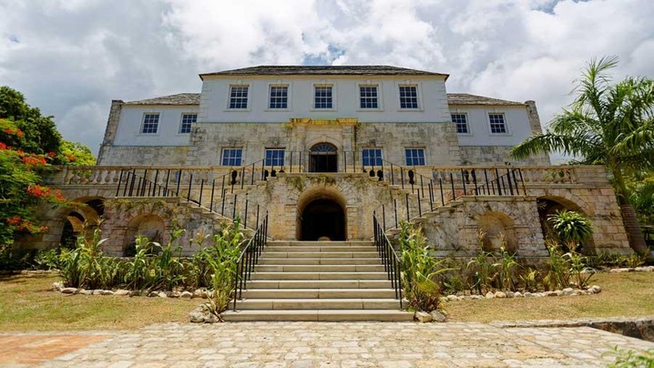 Five Famous Haunted Houses: History, Folklore, and What the Evidence Shows
